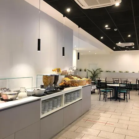 Aldebaran & Restaurant ホテル